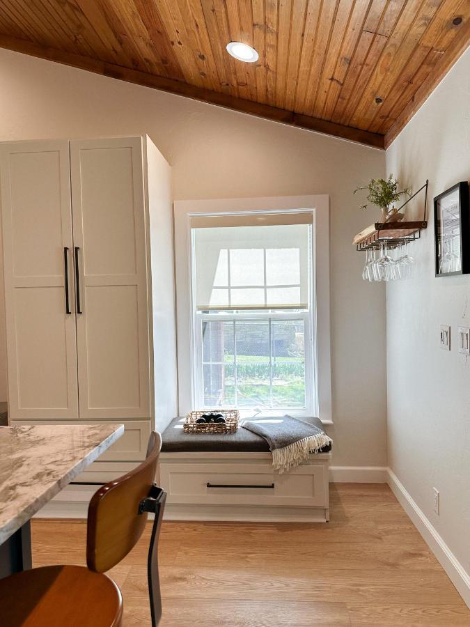 Newly Renovated 4B, 2.5 Bath Lakefront Home With South Grand Lake Views And Dock Vinita Exteriér fotografie