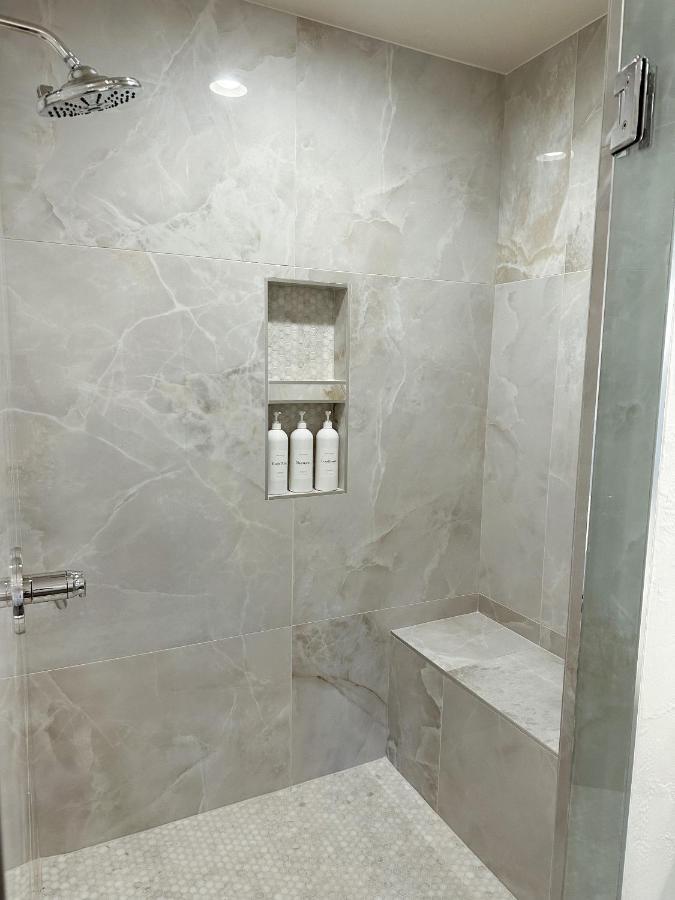 Newly Renovated 4B, 2.5 Bath Lakefront Home With South Grand Lake Views And Dock Vinita Exteriér fotografie