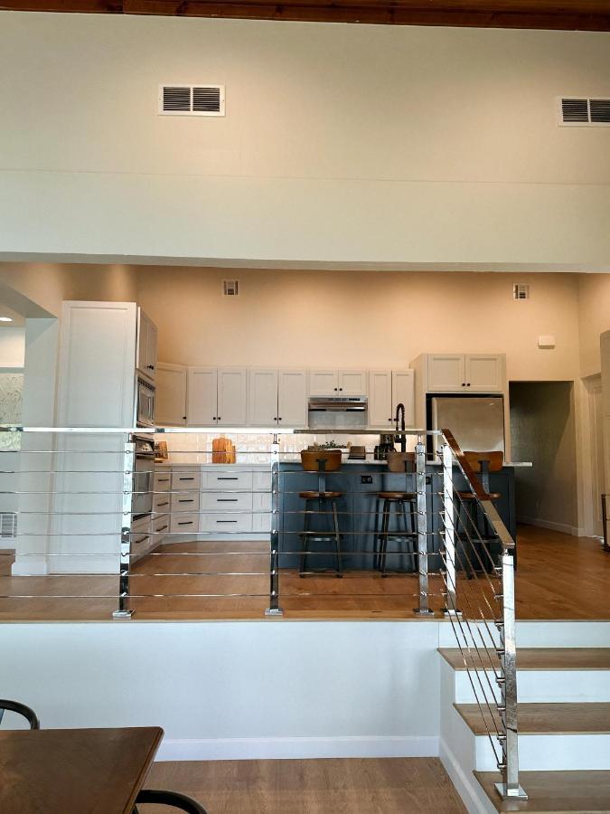 Newly Renovated 4B, 2.5 Bath Lakefront Home With South Grand Lake Views And Dock Vinita Exteriér fotografie