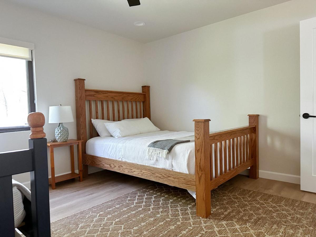 Newly Renovated 4B, 2.5 Bath Lakefront Home With South Grand Lake Views And Dock Vinita Exteriér fotografie